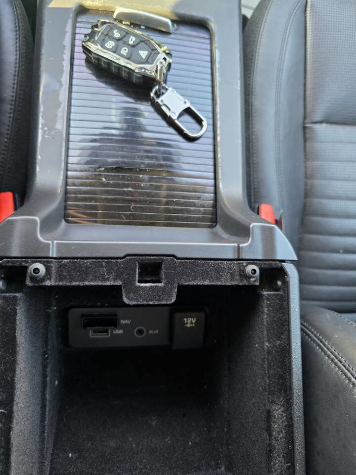 Used 2018 Land Rover Discovery Sport HSE Luxury image 28