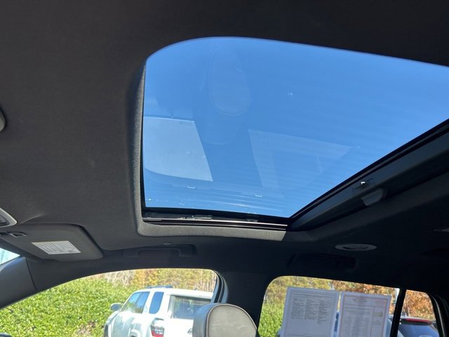 Used 2023 Chevrolet Traverse High Country image 32