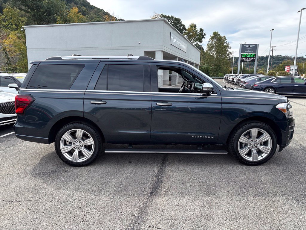 Used 2024 Ford Expedition Platinum AWD/4WD image 6
