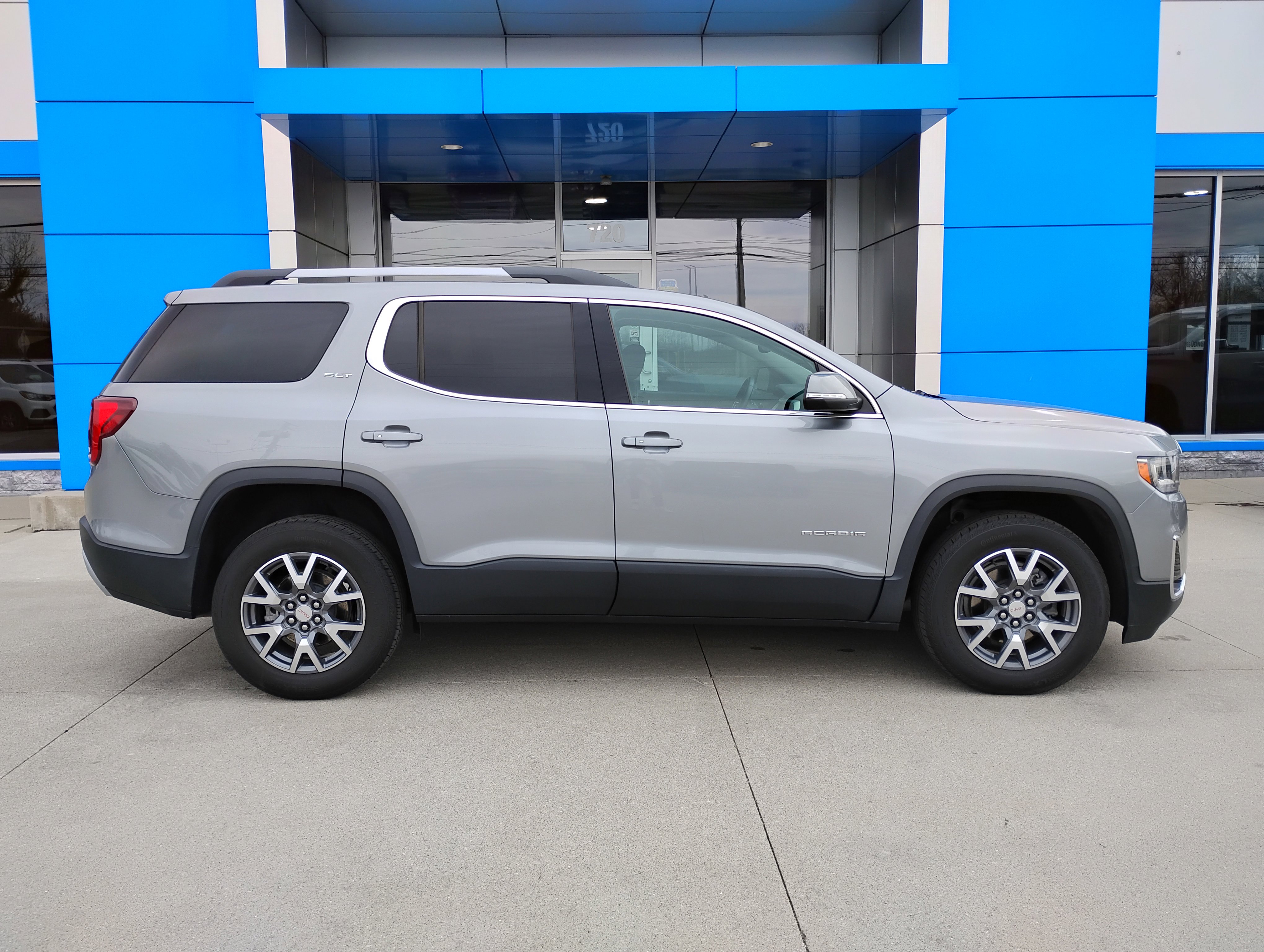 Used 2023 GMC Acadia SLT image 34