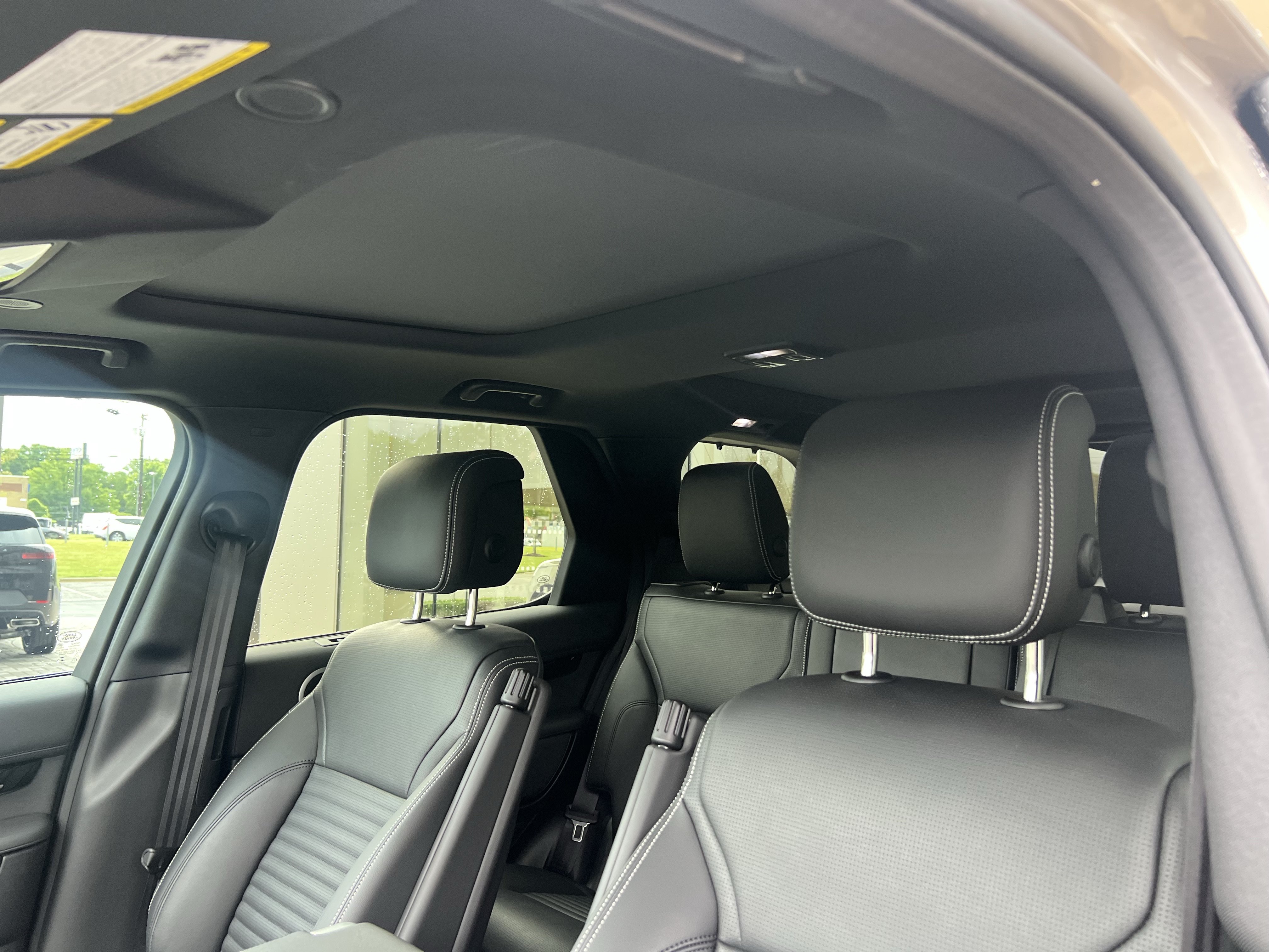 Certified 2025 Land Rover Discovery S AWD/4WD image 18