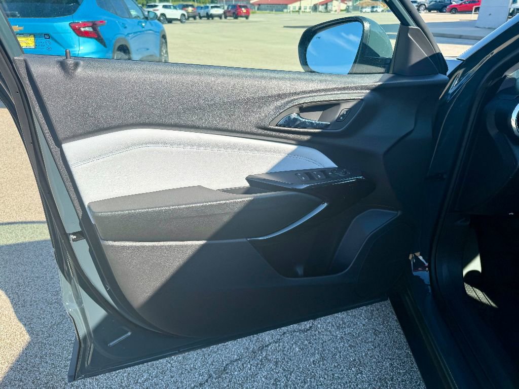 New 2025 Chevrolet Trax LT w/ Driver Confidence Package image 10