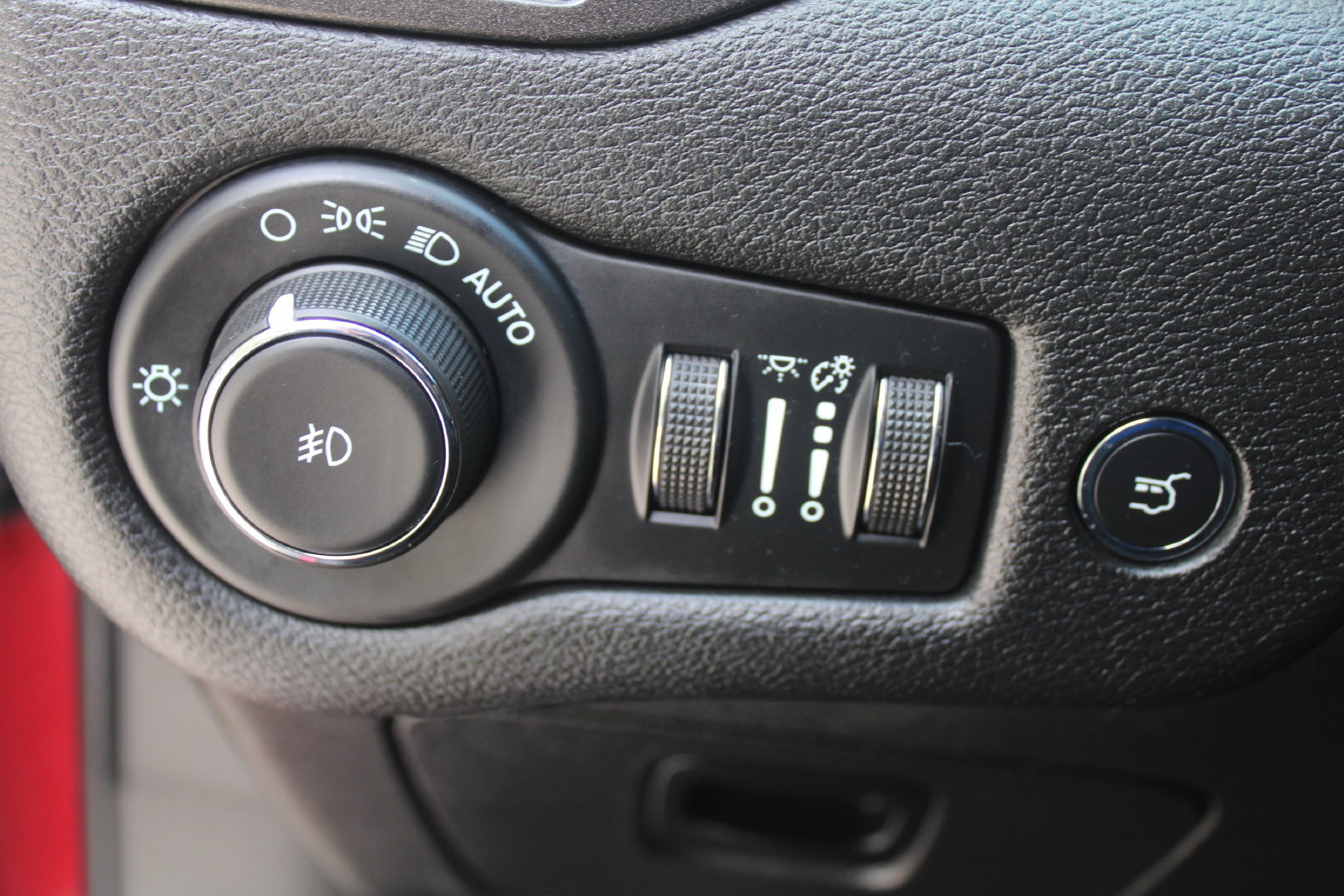 Used 2021 Jeep Cherokee Trailhawk w/ Sun, Sound & Nav Group AWD/4WD image 25