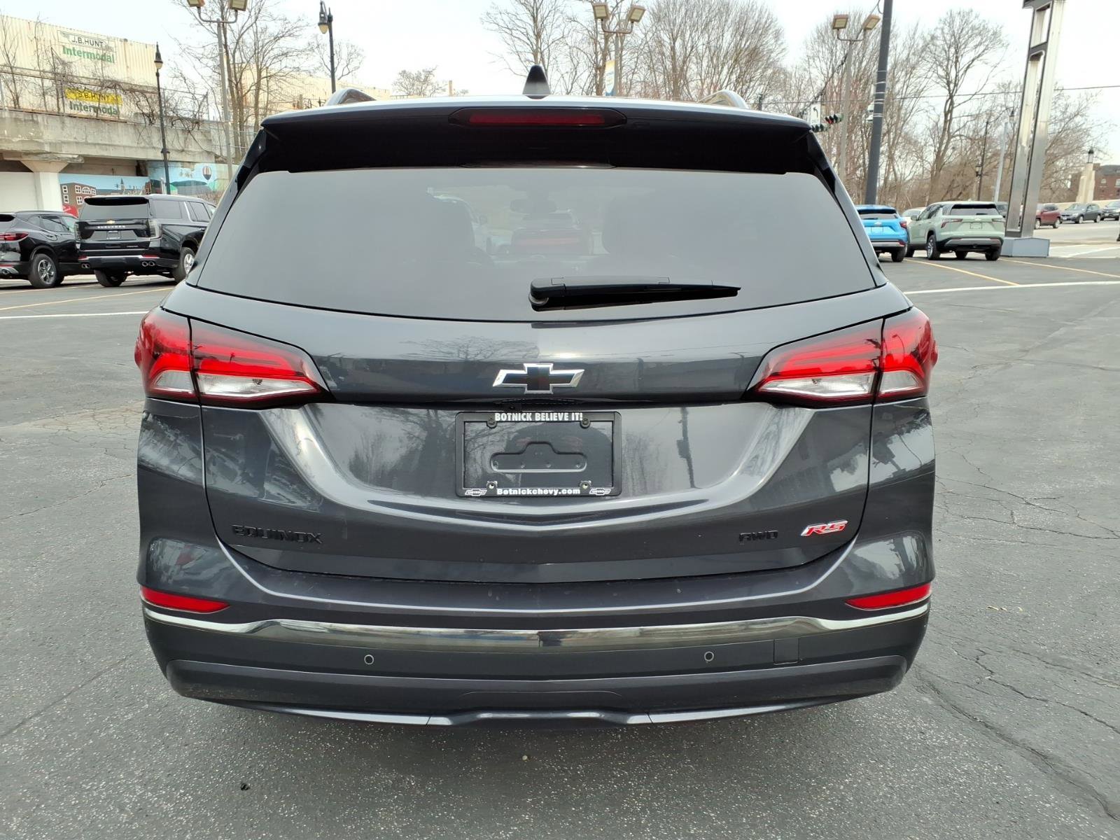 Used 2023 Chevrolet Equinox RS image 4