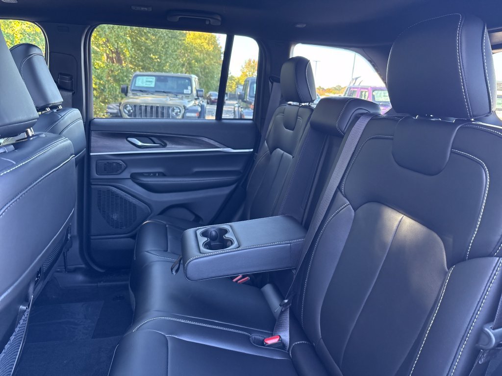 New 2027 Jeep Grand Cherokee Limited AWD/4WD image 26
