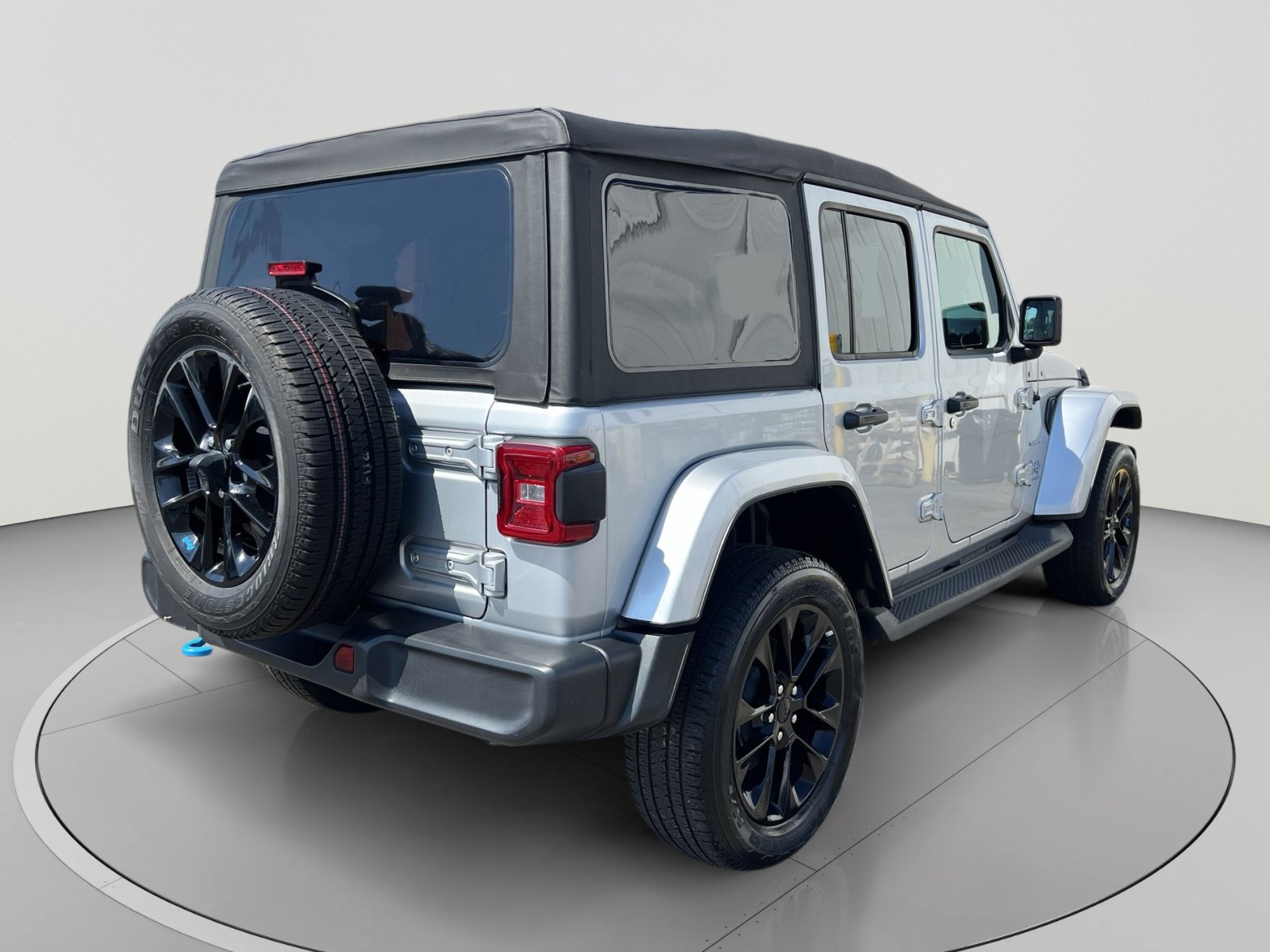 Used 2023 Jeep Wrangler Unlimited Sahara w/ Cold Weather Group AWD/4WD image 5