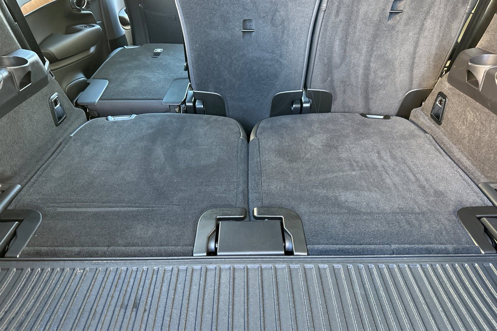 Used 2025 Volvo XC90 T8 Core w/ Climate Package image 19