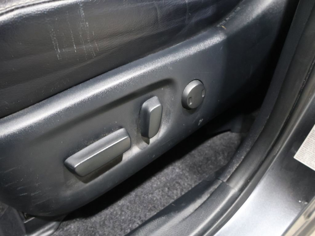 Used 2018 Toyota RAV4 Limited w/ Advanced Technology Package image 13