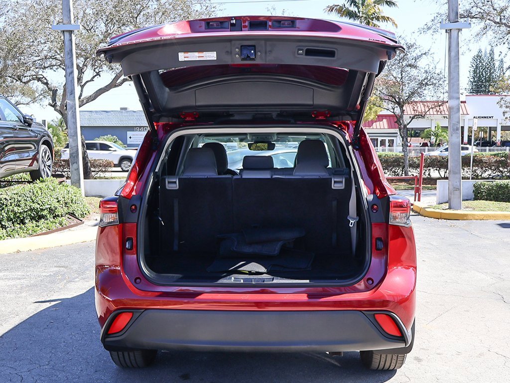 Used 2023 Toyota Highlander XLE image 19