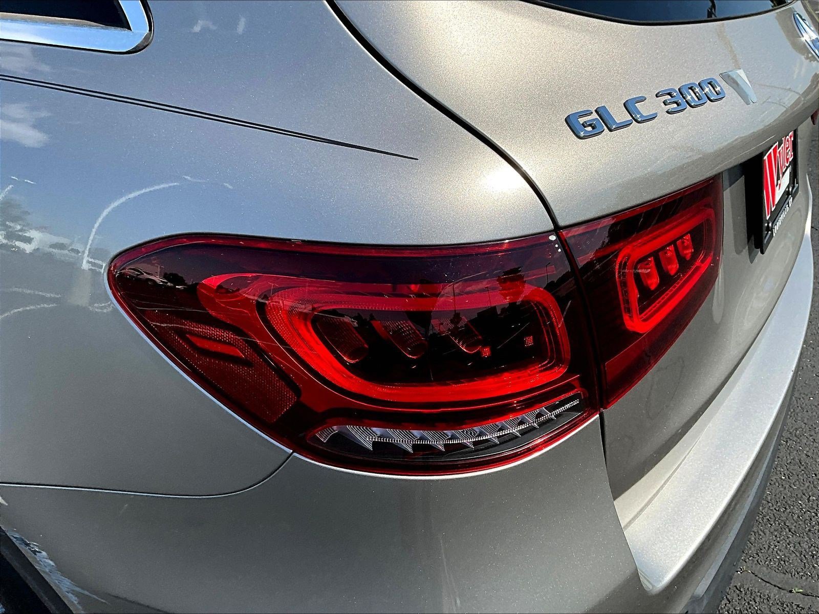 Used 2021 Mercedes-Benz GLC 300 4MATIC w/ Premium Package image 23