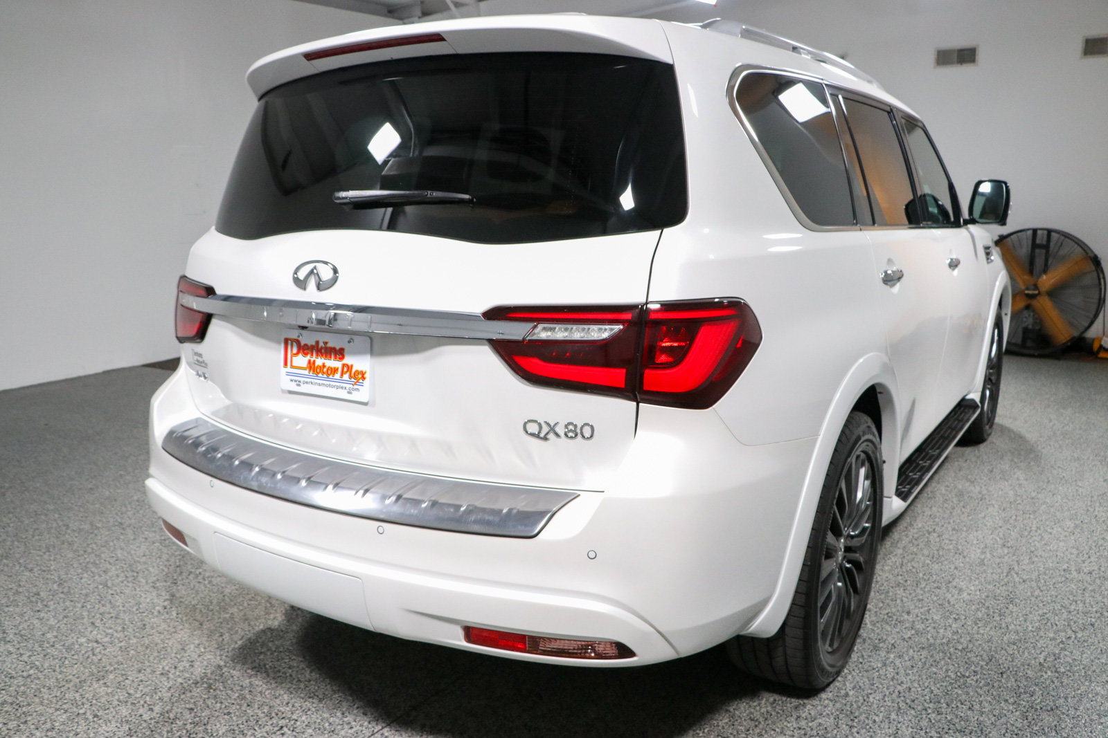 Used 2023 INFINITI QX80 Sensory w/ Cargo Package AWD/4WD image 7