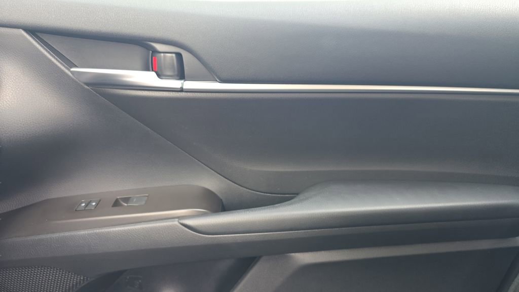 Used 2022 Toyota Camry LE image 15