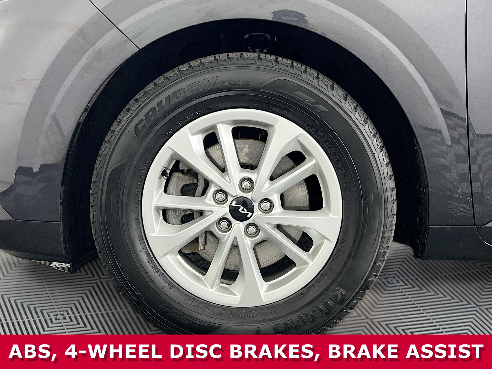 Used 2022 Kia Carnival LX image 35