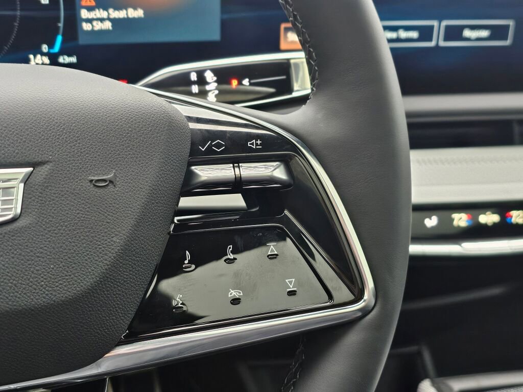 New 2026 Cadillac Optiq Luxury 1 image 34