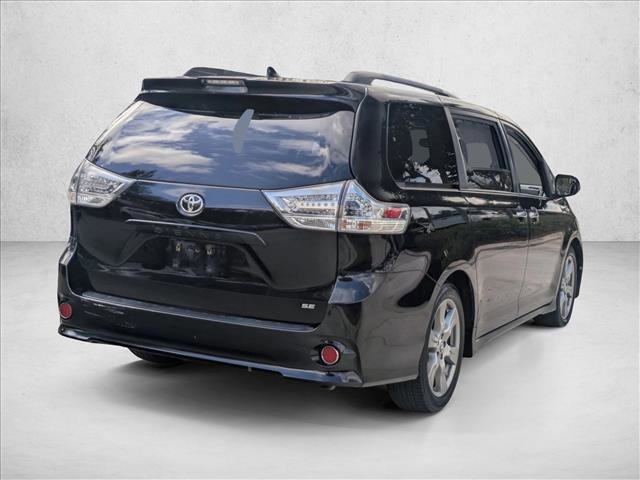 Used 2018 Toyota Sienna SE image 5