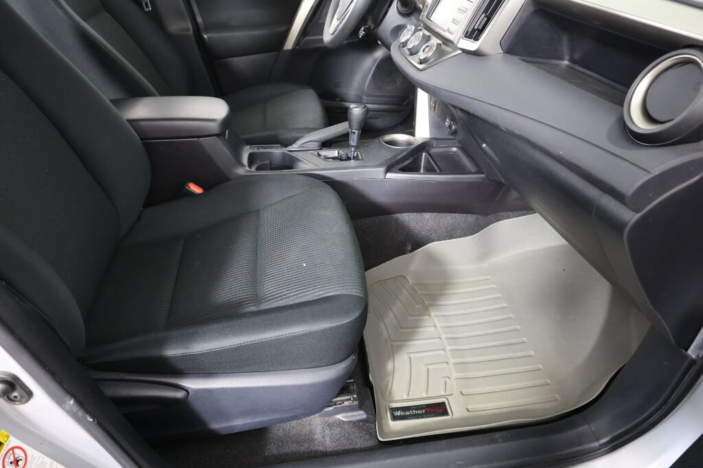 Used 2015 Toyota RAV4 LE AWD/4WD image 27