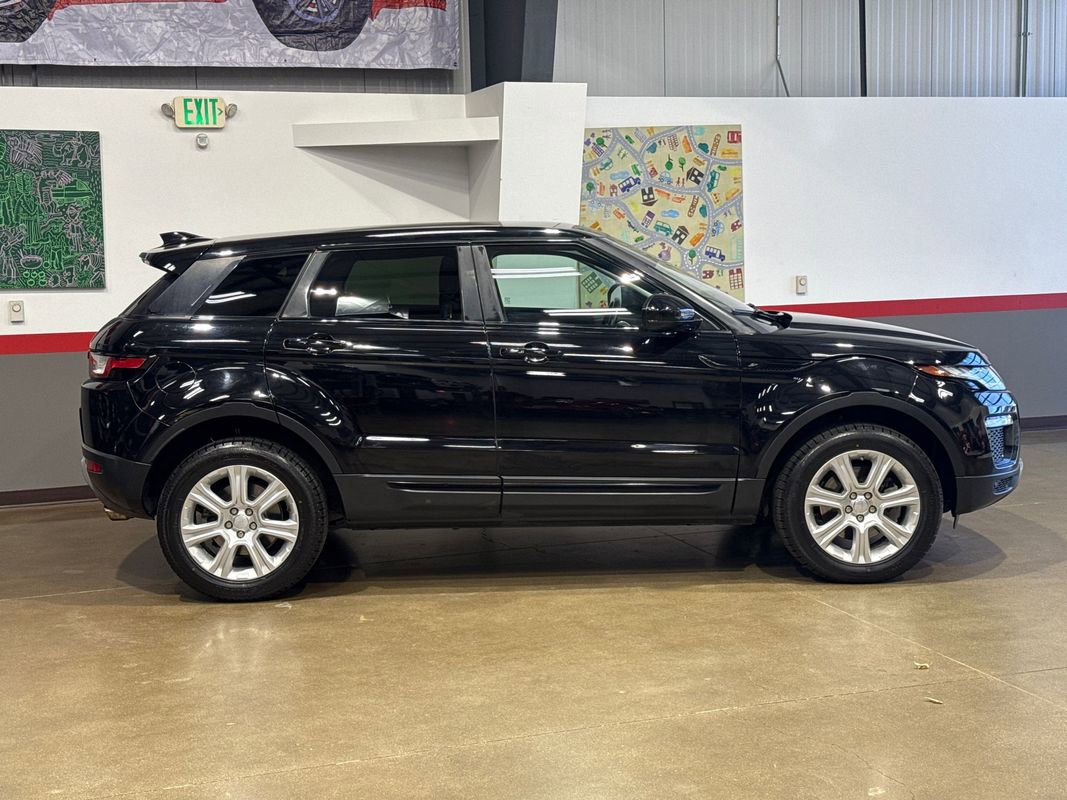 Used 2017 Land Rover Range Rover Evoque SE Premium image 4