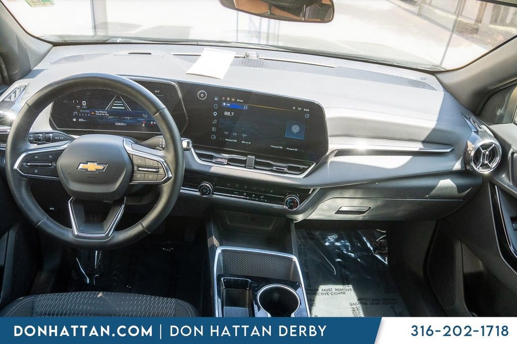 Used 2025 Chevrolet Equinox LT FWD image 4