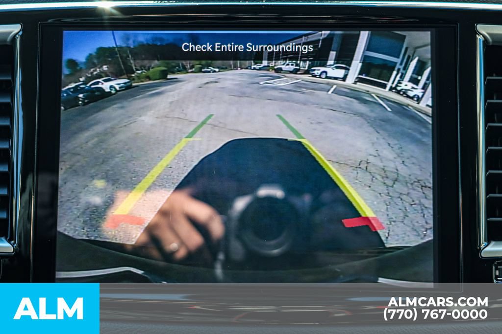 Used 2024 Chrysler Pacifica Touring-L FWD image 39