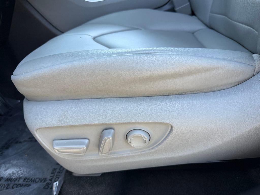 Used 2023 Toyota Highlander XLE AWD/4WD image 17