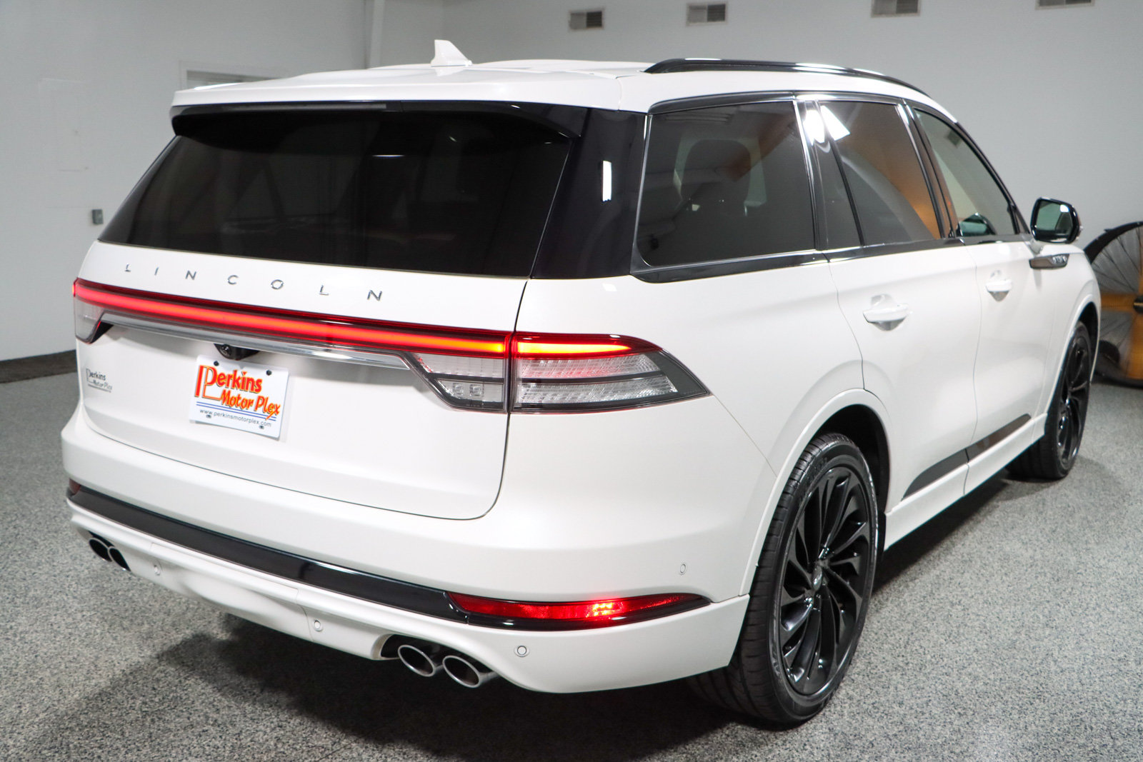 Used 2023 Lincoln Aviator Reserve w/ Equipment Group 201A AWD/4WD image 7