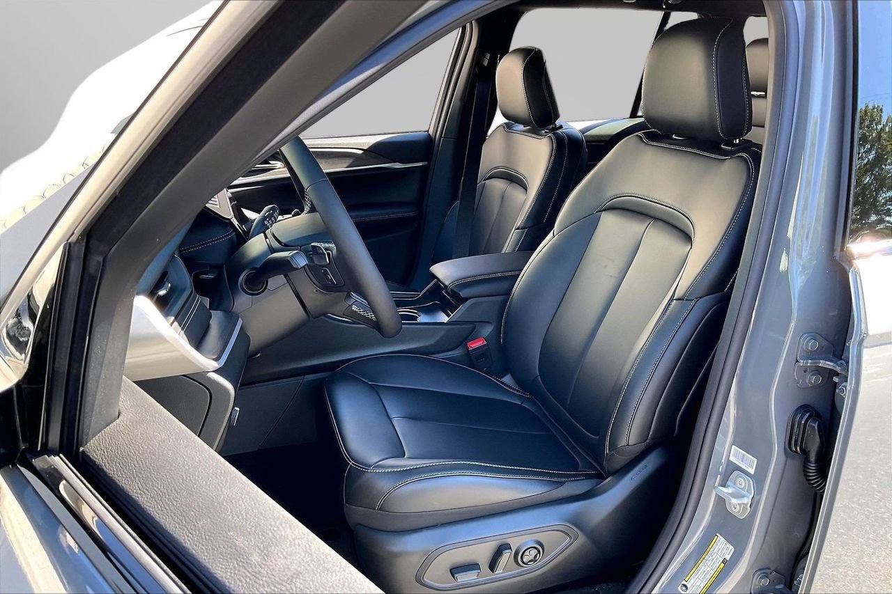New 2027 Jeep Grand Cherokee Limited w/ Limited Altitude Package RWD image 19