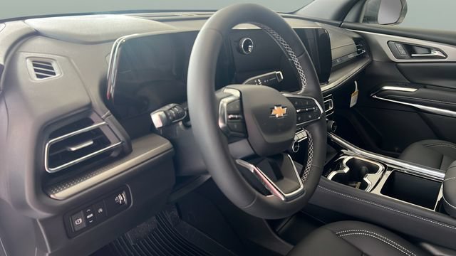 New 2027 Chevrolet Traverse LT w/ Sun and Wheel Package FWD image 9