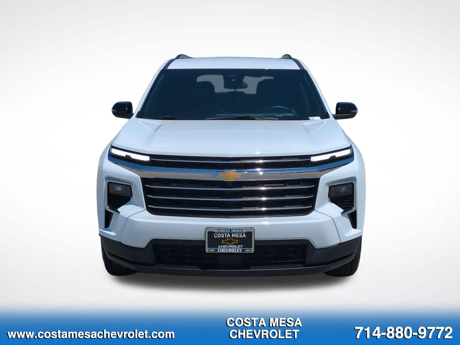 Used 2025 Chevrolet Traverse LT FWD image 2