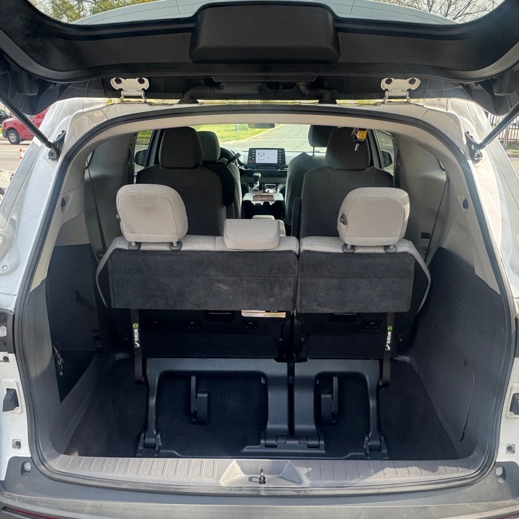 Used 2022 Toyota Sienna LE FWD image 9