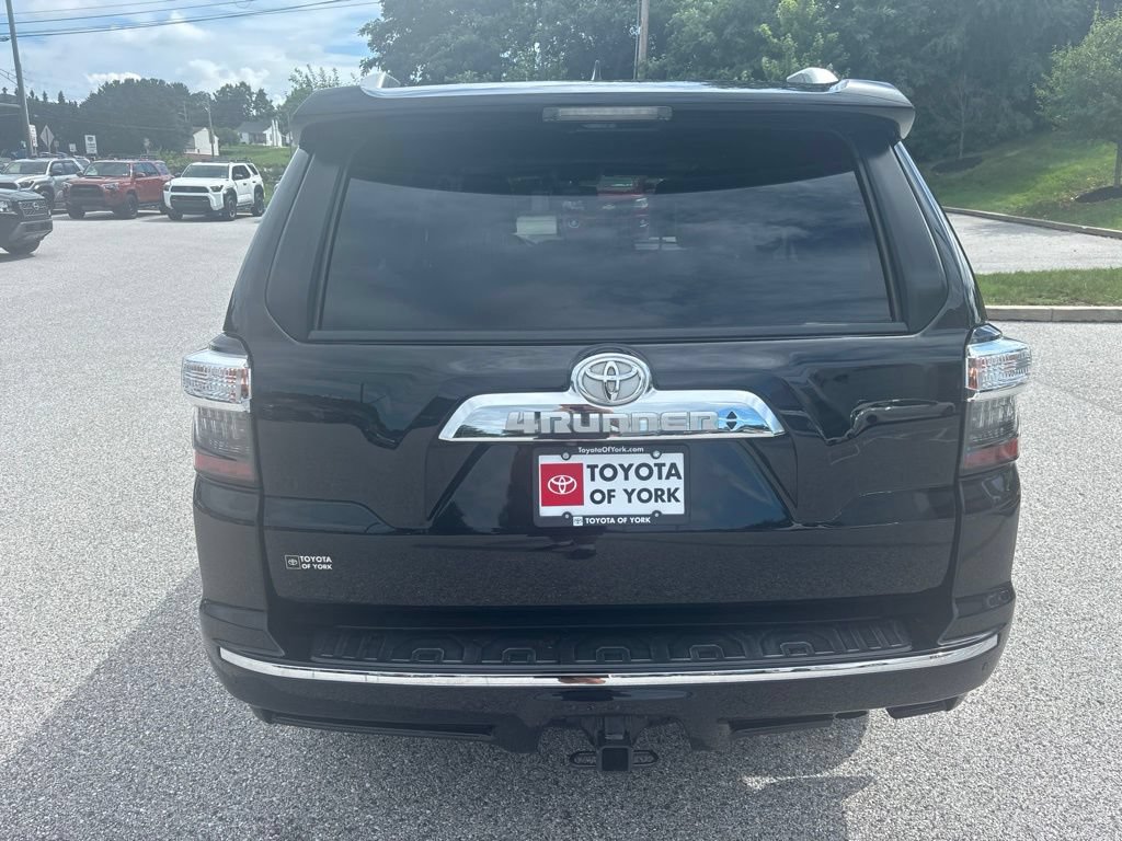 Used 2017 Toyota 4Runner Limited AWD/4WD image 4