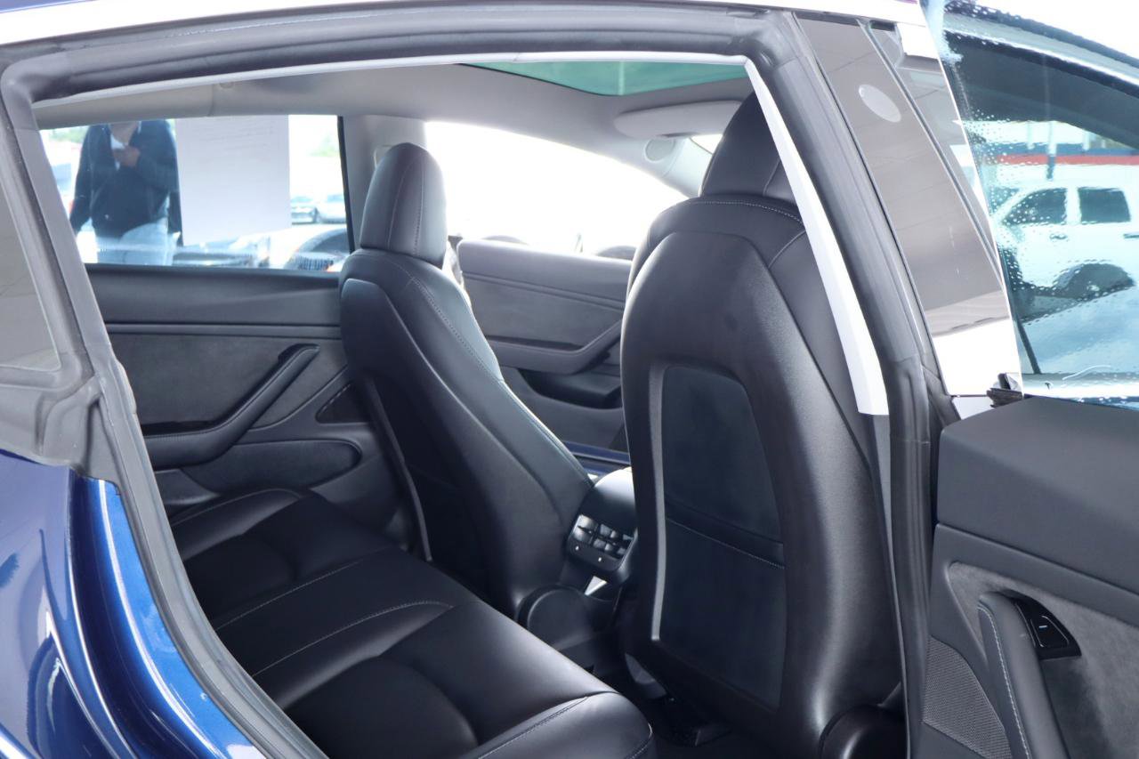 Used 2018 Tesla Model 3 Long Range RWD image 31