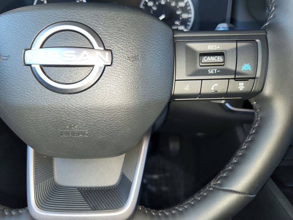 Used 2025 Nissan Rogue SV image 24
