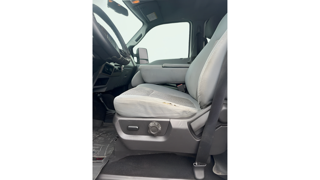 Used 2016 Ford F250 XLT w/ XLT Premium Package AWD/4WD image 10