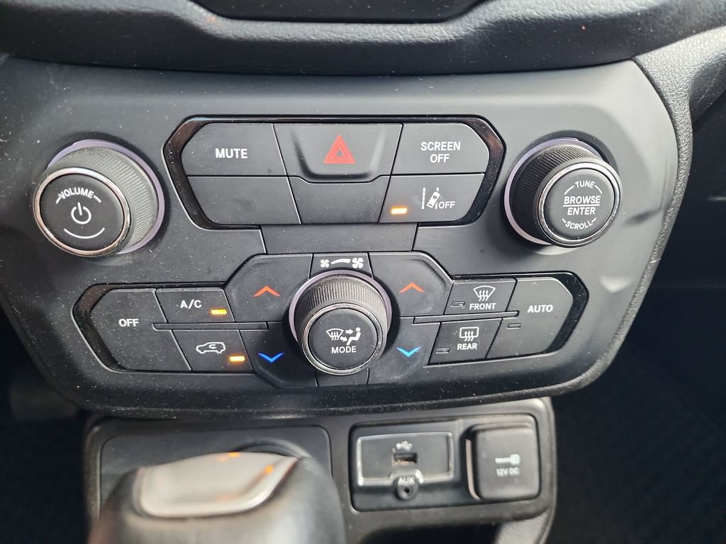 Used 2023 Jeep Renegade Trailhawk AWD/4WD image 29