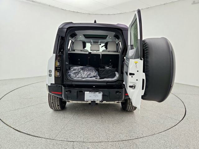 New 2026 Land Rover Defender 110 X-Dynamic SE AWD/4WD image 15