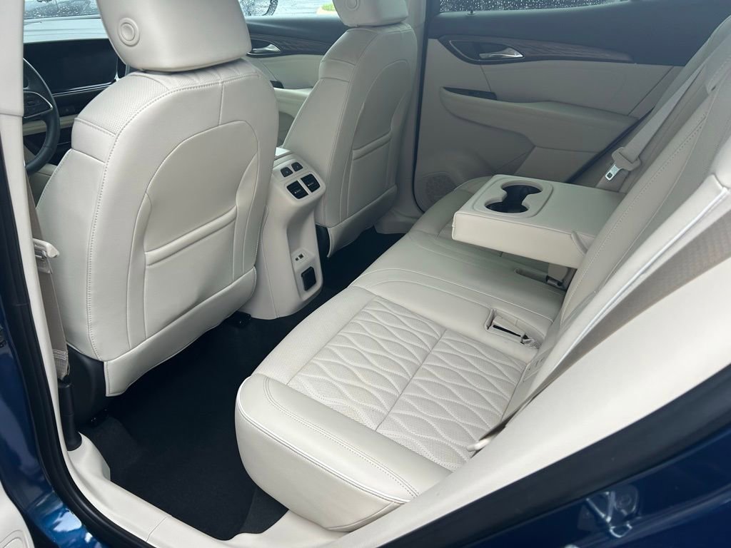 Used 2023 Buick Envision Avenir image 9