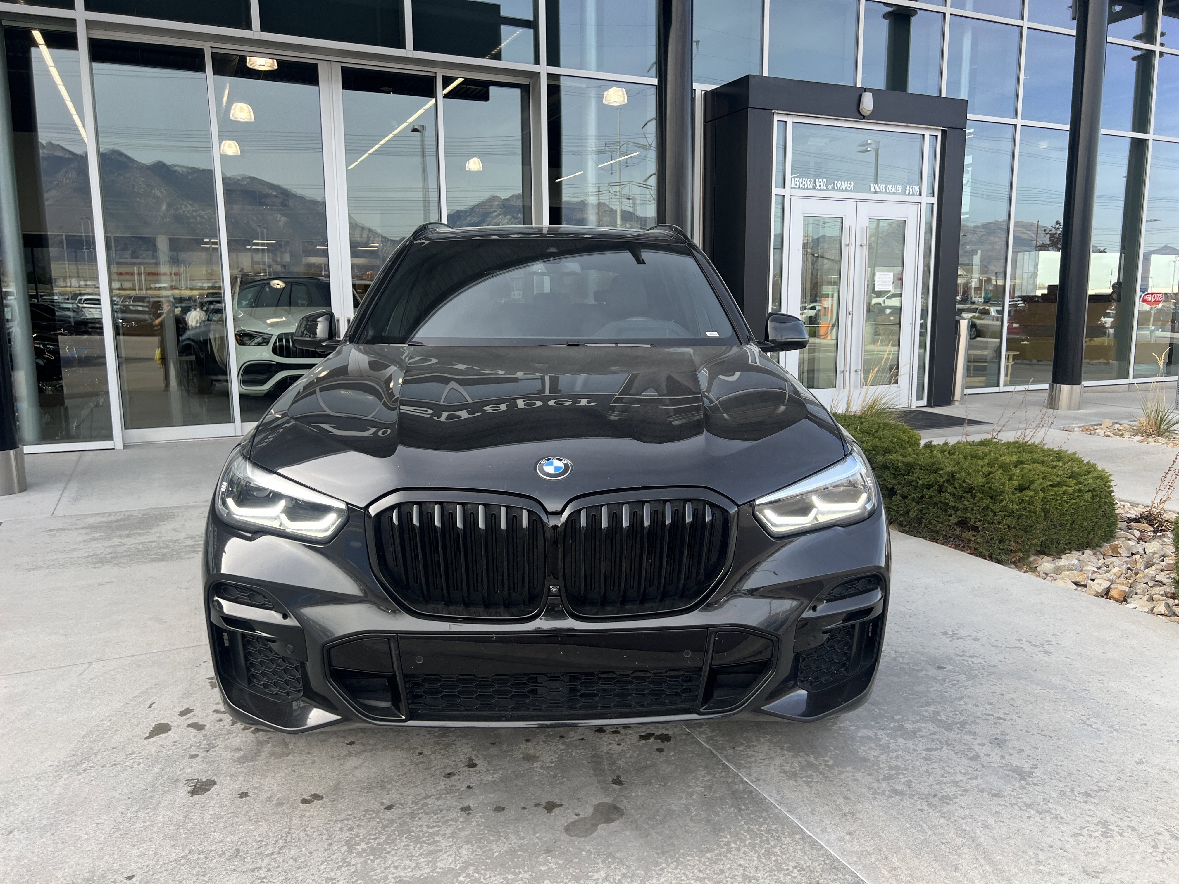 Used 2022 BMW X5 xDrive40i w/ M Sport Package image 2