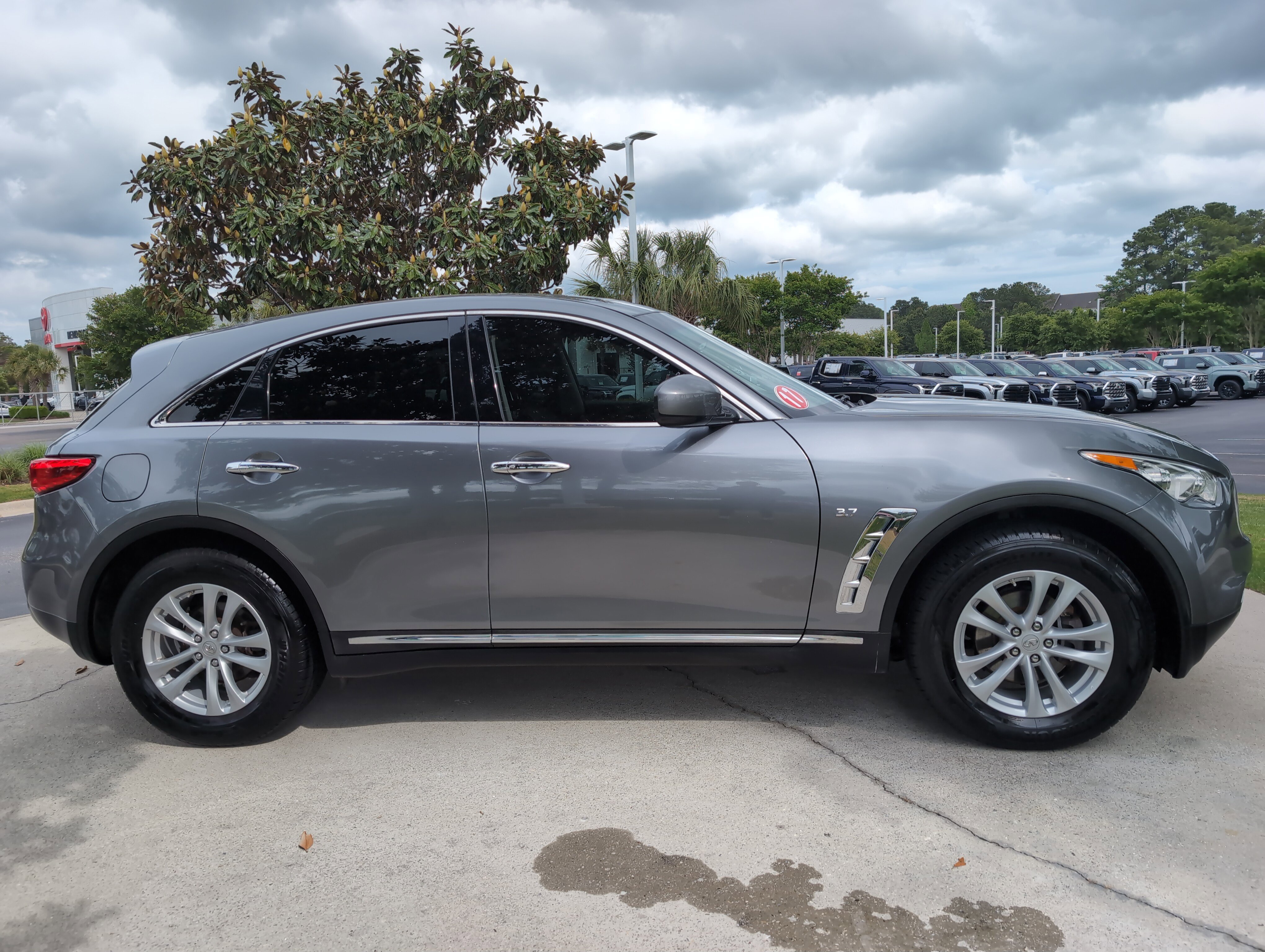 Used 2017 INFINITI QX70 AWD image 11