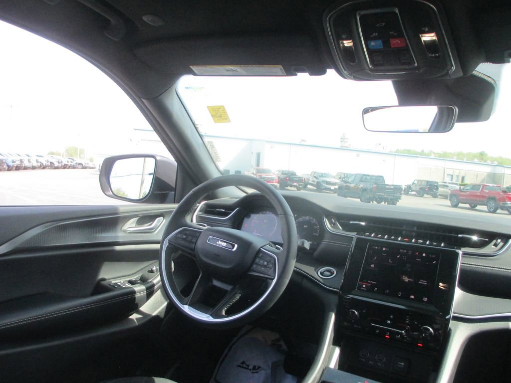 Used 2025 Jeep Grand Cherokee L Laredo w/ Luxury Tech Group I AWD/4WD image 26