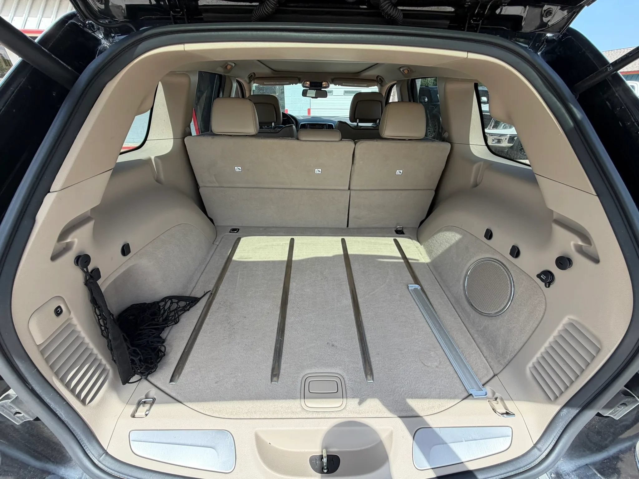Used 2014 Jeep Grand Cherokee Overland AWD/4WD image 22
