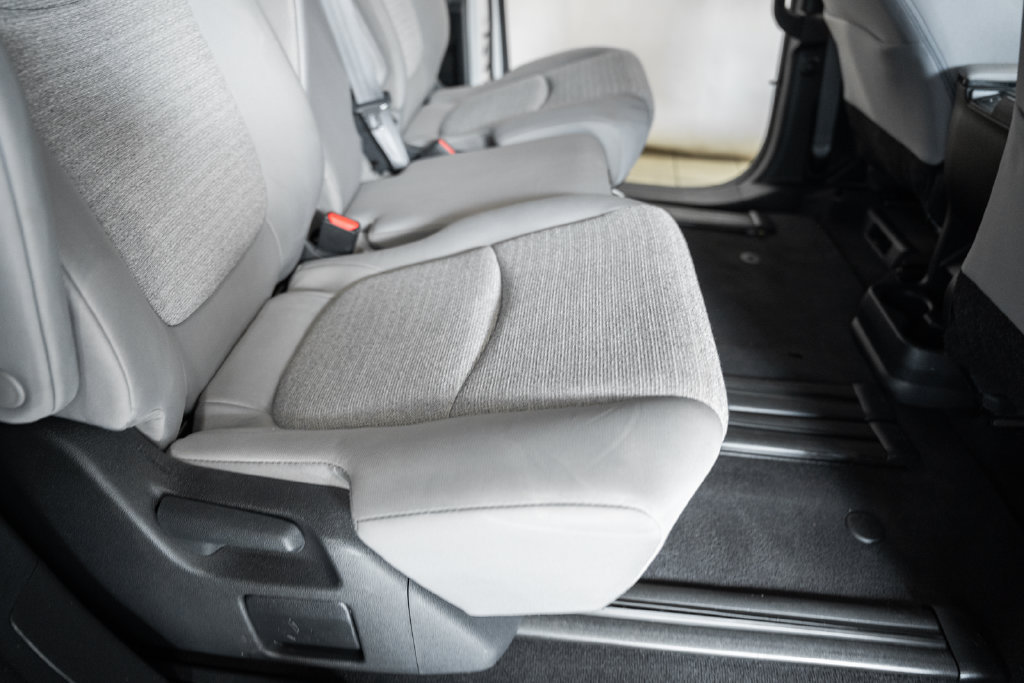 Used 2025 Toyota Sienna LE FWD image 23