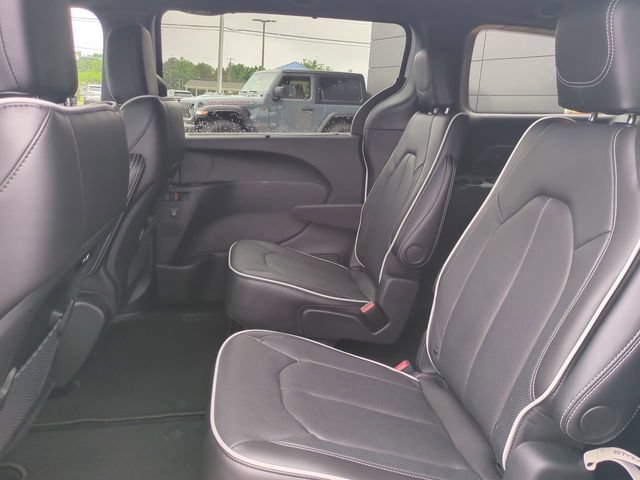 New 2027 Chrysler Pacifica Limited FWD image 14