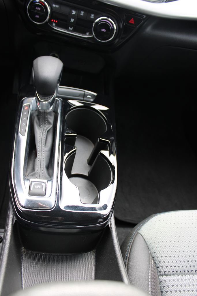 Used 2025 Chevrolet Trax LT w/ LT Convenience Package image 40