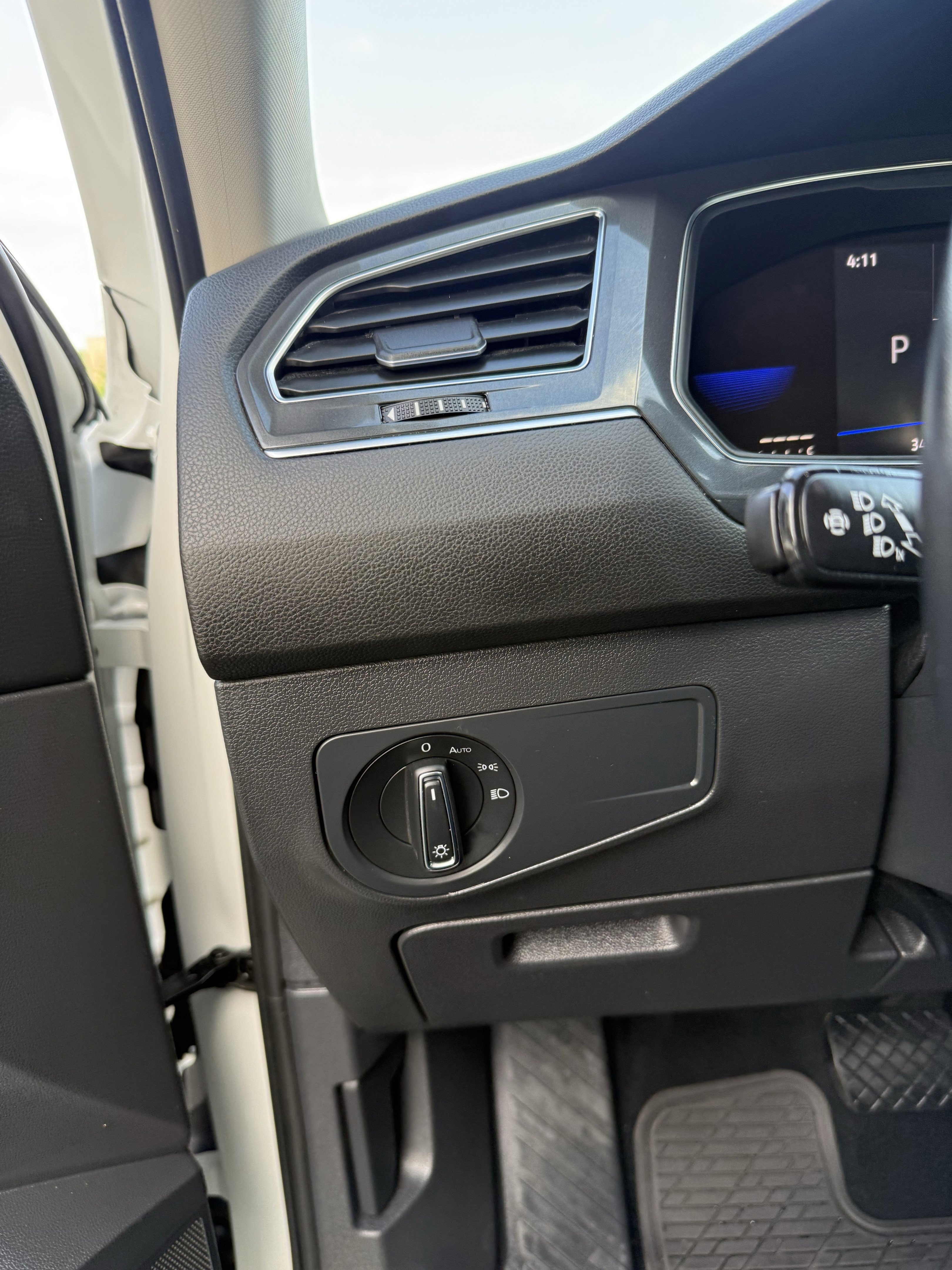 Used 2022 Volkswagen Tiguan SE FWD image 29