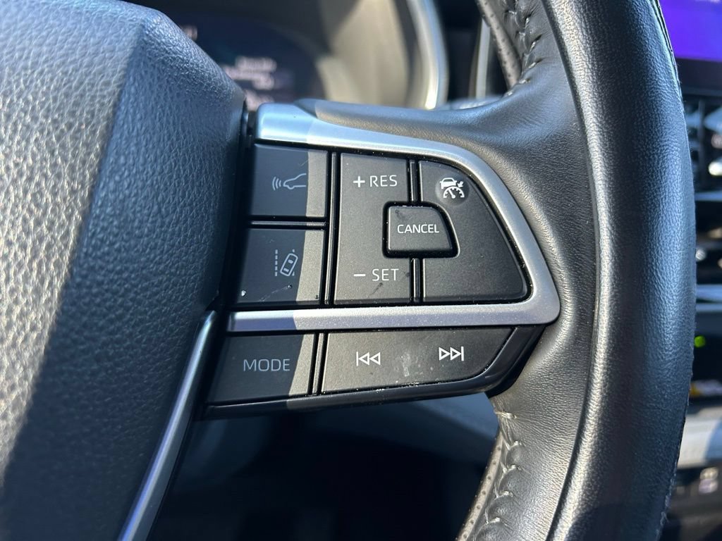Used 2023 Toyota Highlander Limited FWD image 21