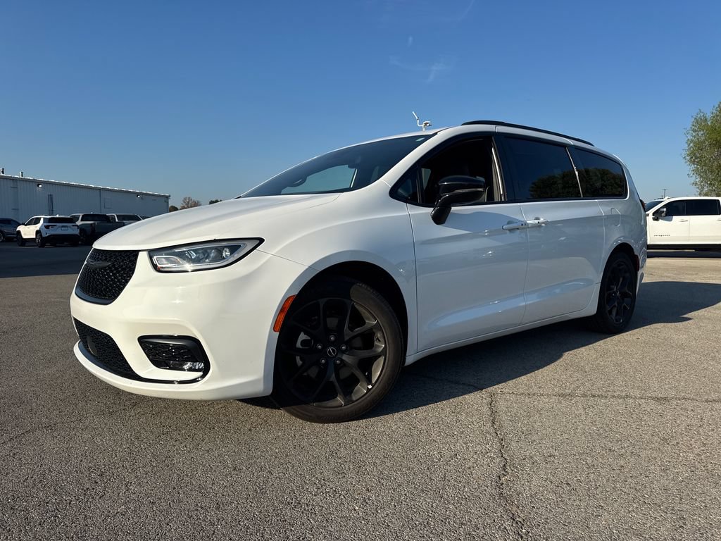 Used 2025 Chrysler Pacifica Limited