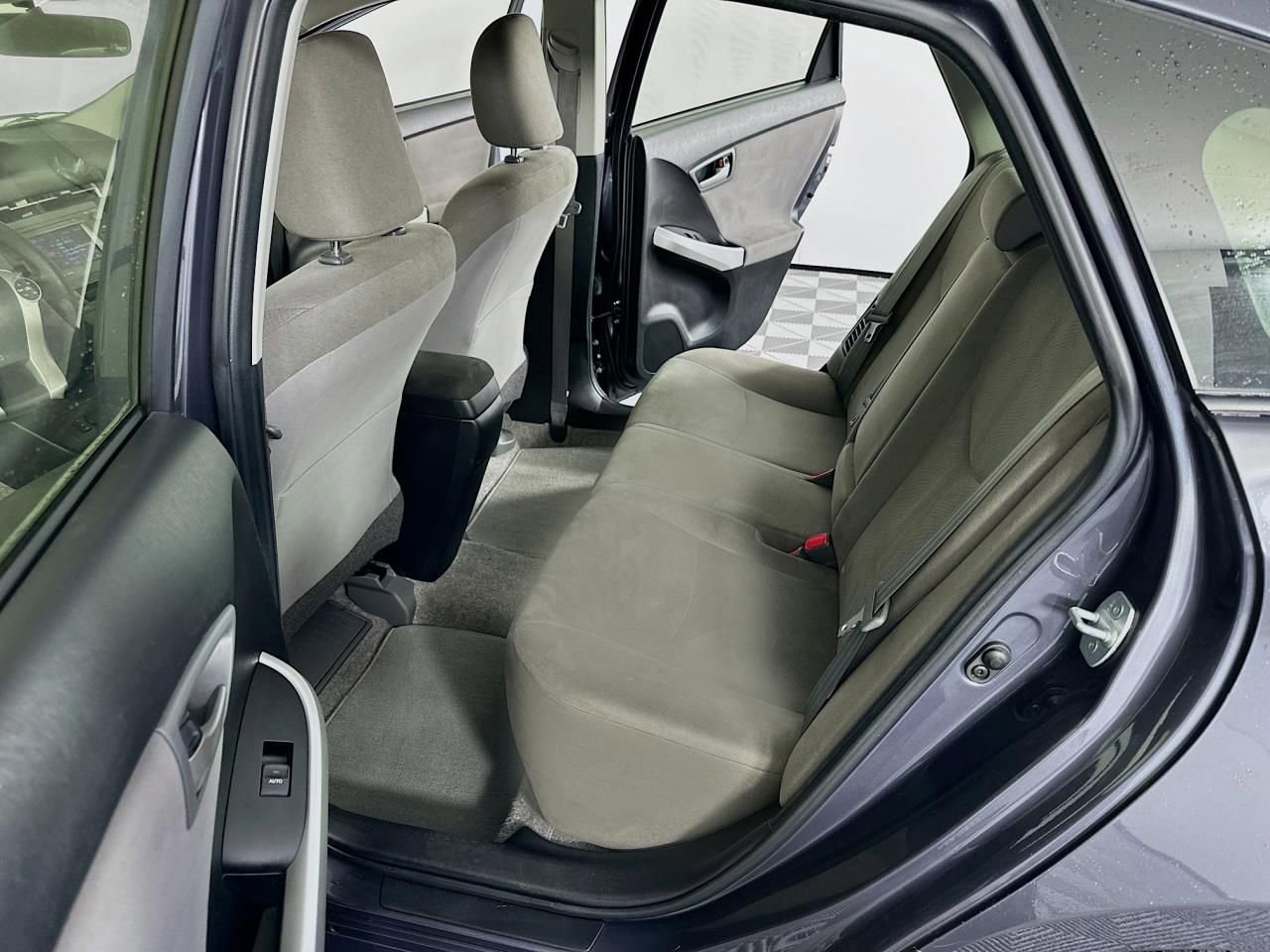 Used 2015 Toyota Prius Prime Plug-In Hybrid image 33