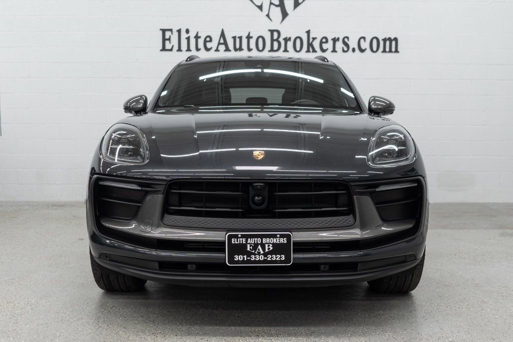Used 2023 Porsche Macan Turbo image 4