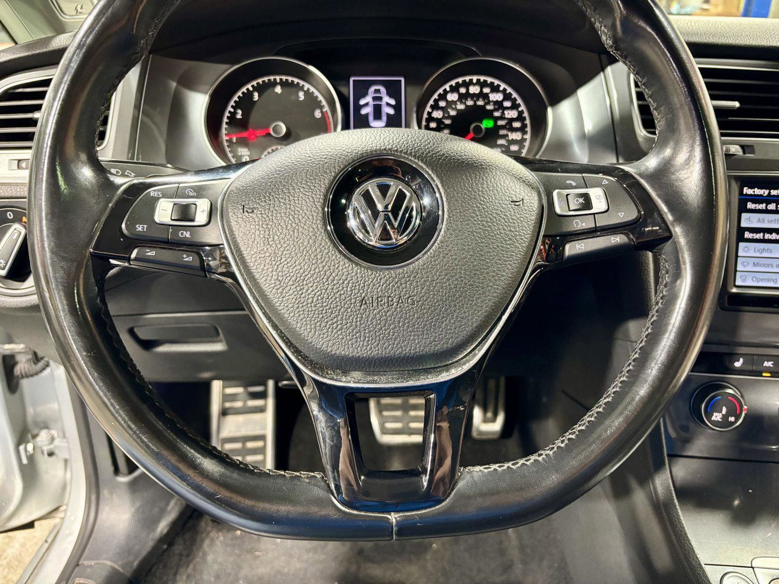 Used 2017 Volkswagen Golf Alltrack SE image 34