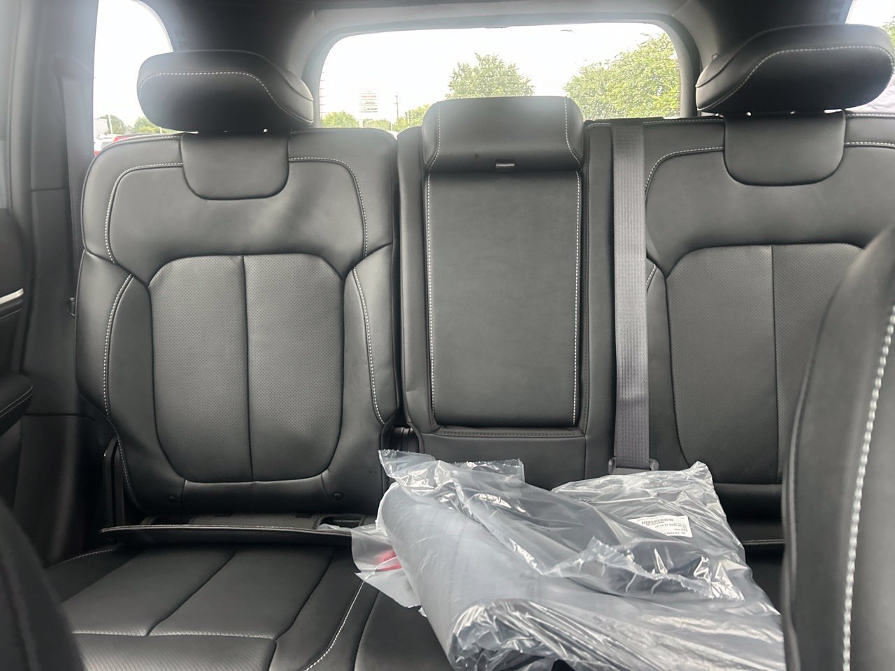 New 2027 Jeep Grand Cherokee Limited AWD/4WD image 24